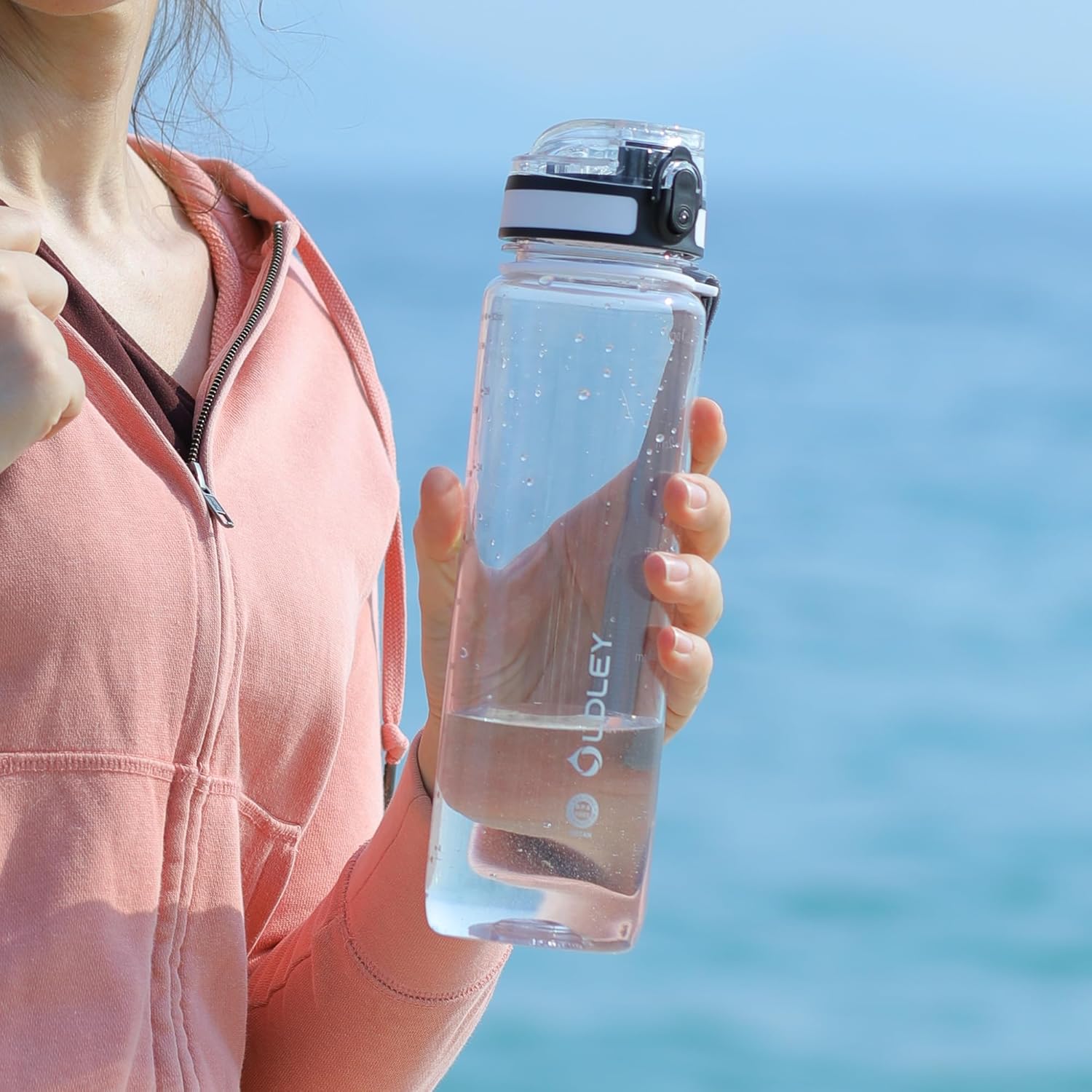 Close-up of the chug lid button and sealing ring on the OLDLEY bottle