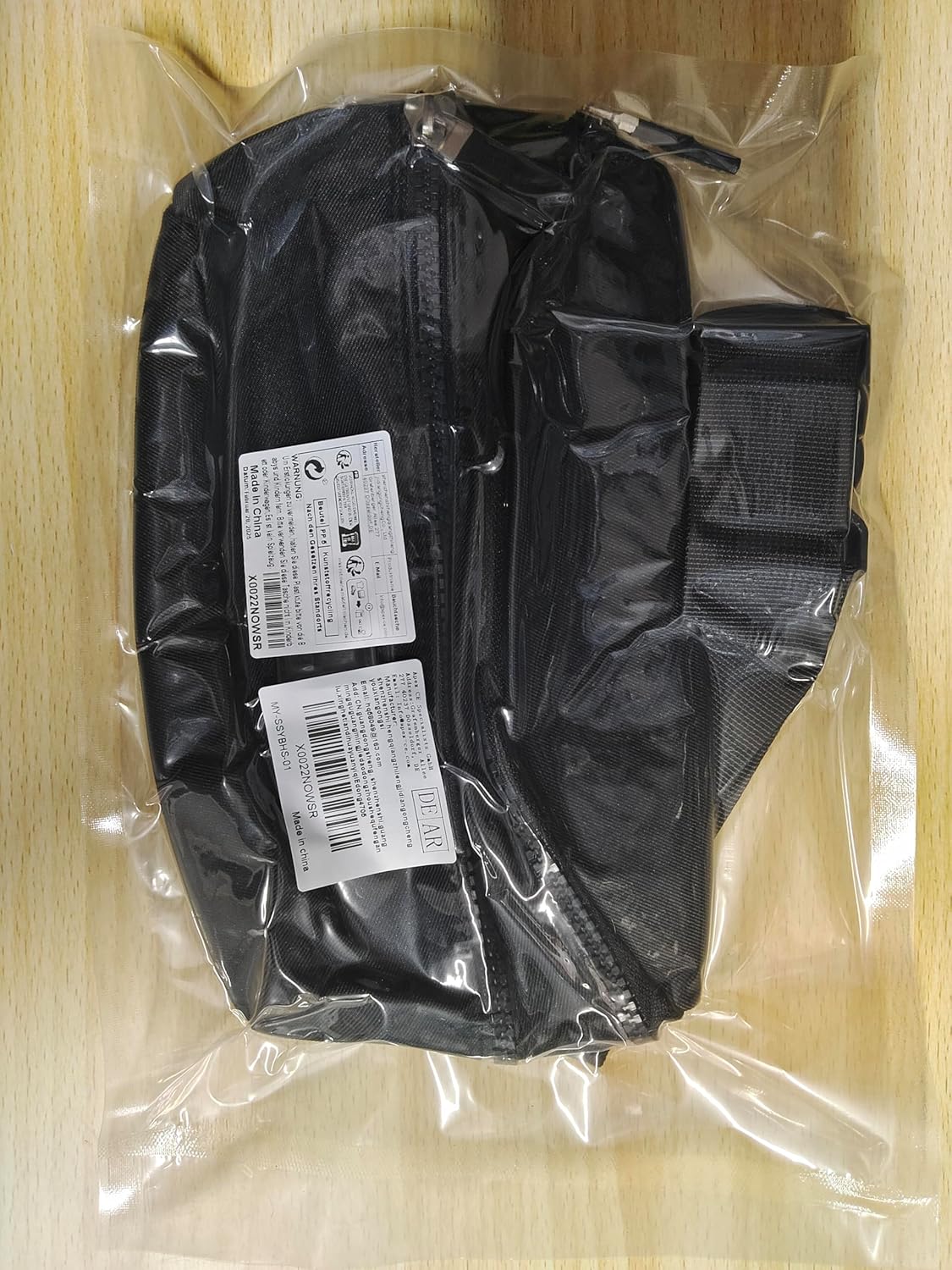 The clip buckle and belt of the bum bag fastened together