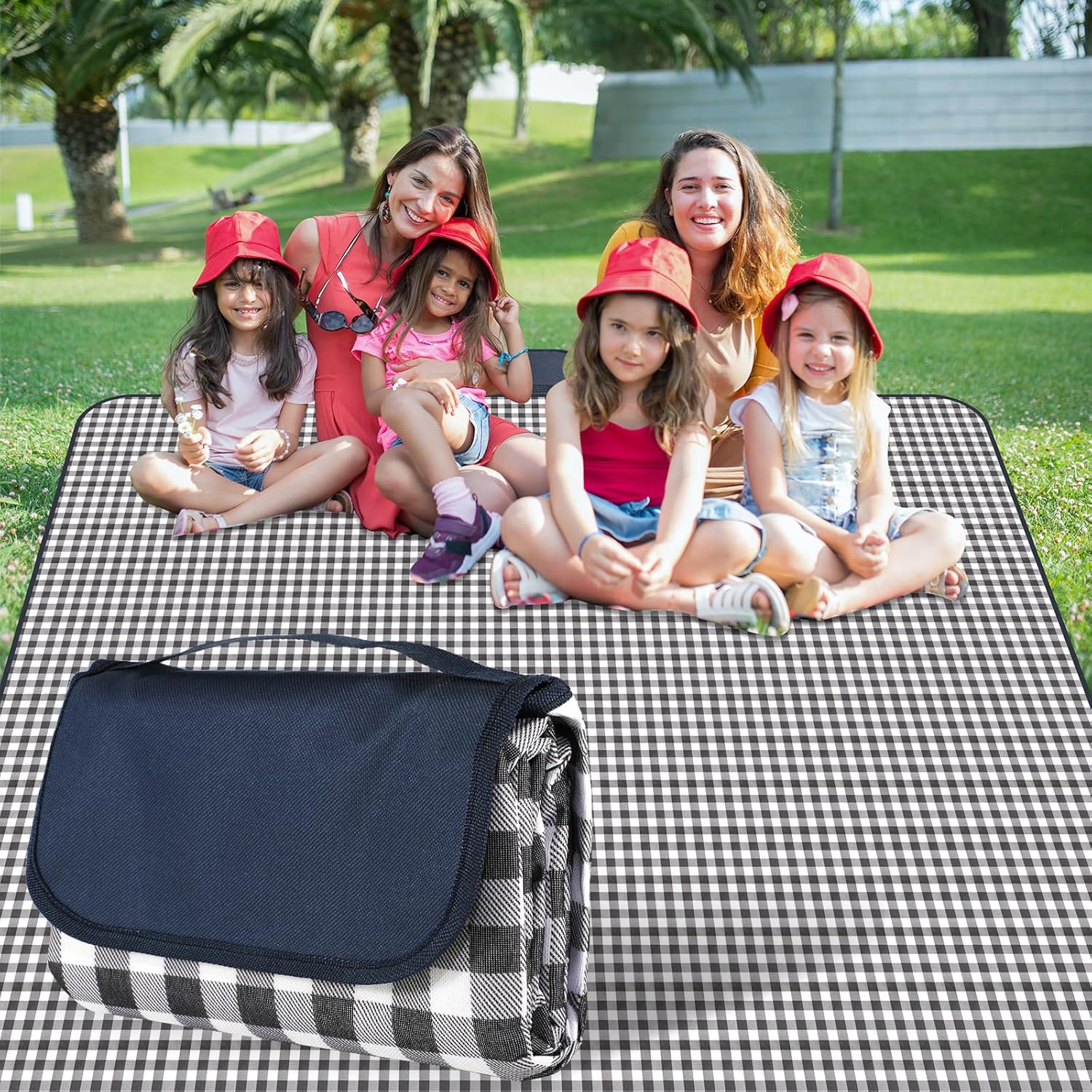 GUSUWU picnic blanket infographic showing size, weight and waterproof features