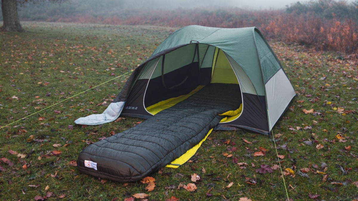 Can I use a summer sleeping bag in October UK: what the comfort rating and the forecast decide